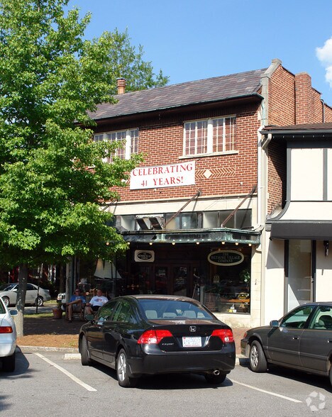 1 Kitchin Pl, Asheville, NC à louer - Photo de l’immeuble – Image 2 sur 3