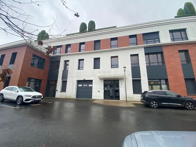 Plus de détails pour 2 Rue George Sand, Saint-Germain-en-Laye - Bureau à louer