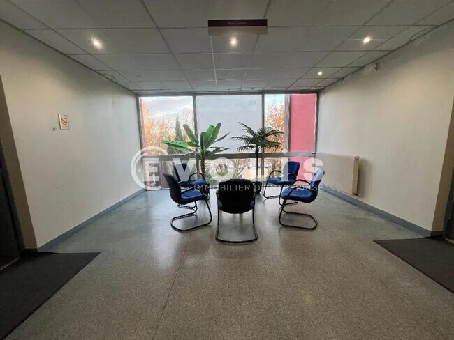 Plus de détails pour Bureau, Local d'activités à louer