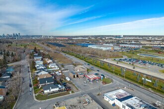 2404 68th Ave SE, Calgary, AB - VUE AÉRIENNE  vue de carte - Image1