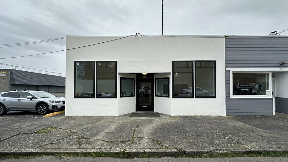 208 Vine St, Kelso, WA à louer - Photo de l’immeuble – Image 1 sur 7