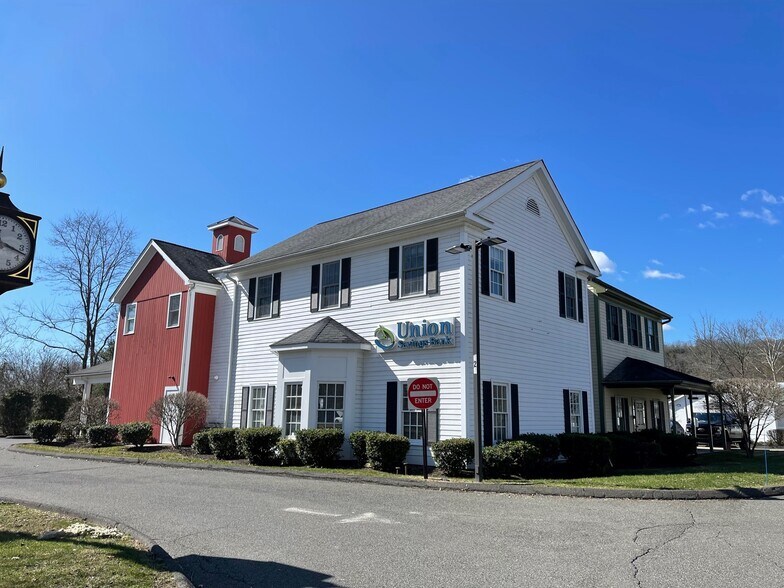 828 Federal Rd, Brookfield, CT à louer - Photo de l’immeuble – Image 2 sur 37