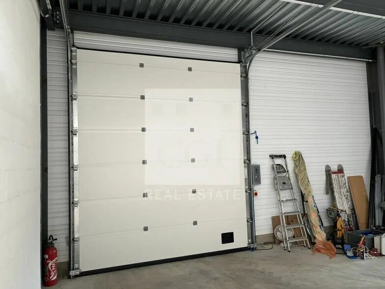 Bureau dans La Tour-de-Salvagny à louer - Photo de l’immeuble – Image 3 sur 7