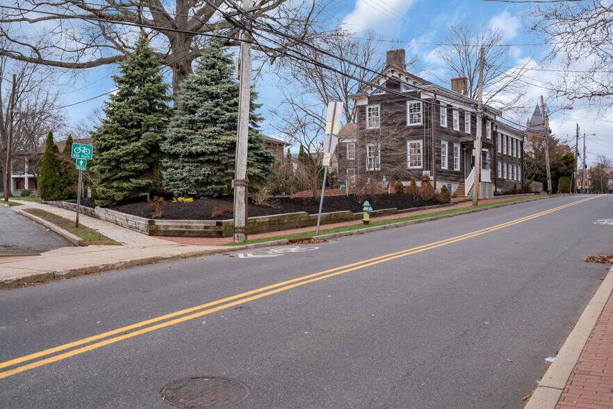 137 Stockton St, Hightstown, NJ à vendre - Photo de l’immeuble – Image 3 sur 80