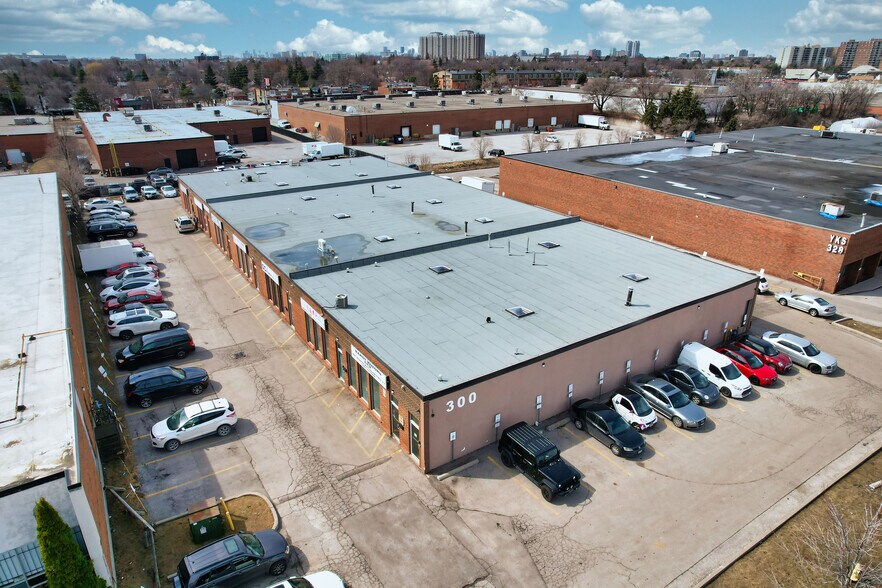 300 Nantucket Blvd, Toronto, ON à vendre - Photo de l’immeuble – Image 2 sur 13
