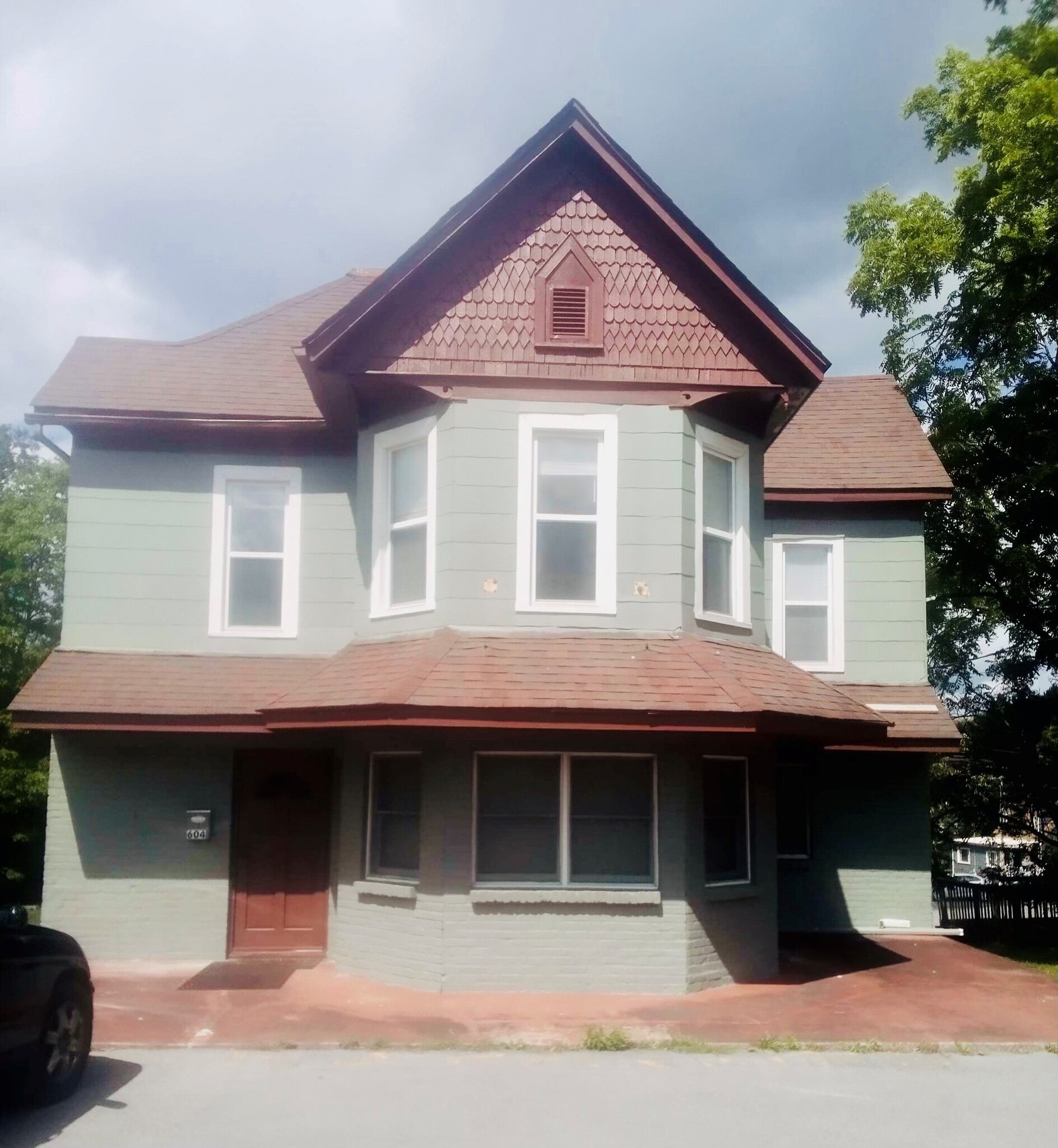 604 S Oakwood Ave, Beckley, WV à louer Photo principale– Image 1 sur 33