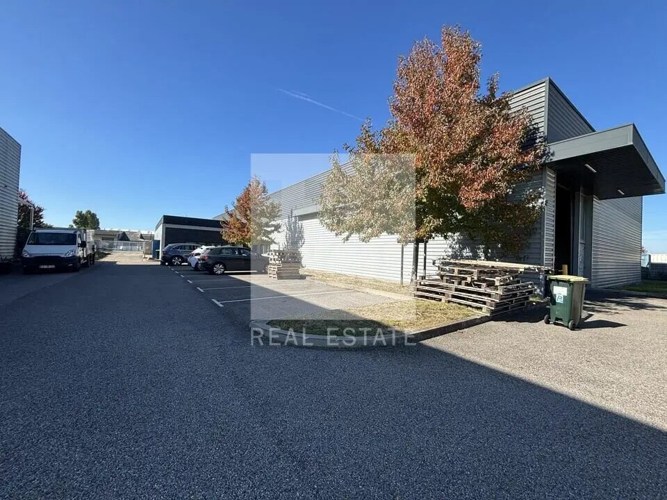  dans Meyzieu à vendre Photo de l’immeuble– Image 1 sur 1