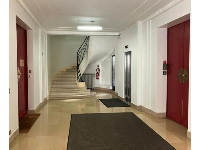Plus de détails pour 2 Rue Lord Byron, Paris - Bureau à louer