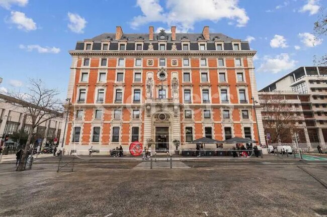 Plus de détails pour 10 Place De La Joliette, Marseille - Bureau à louer