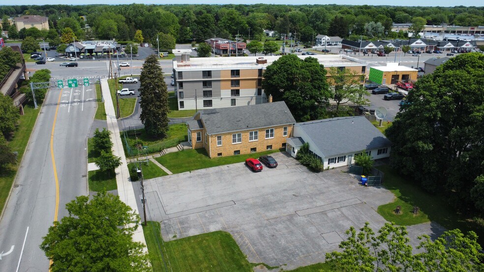 55 Hoover Dr, Rochester, NY à louer - Photo de l’immeuble – Image 1 sur 19