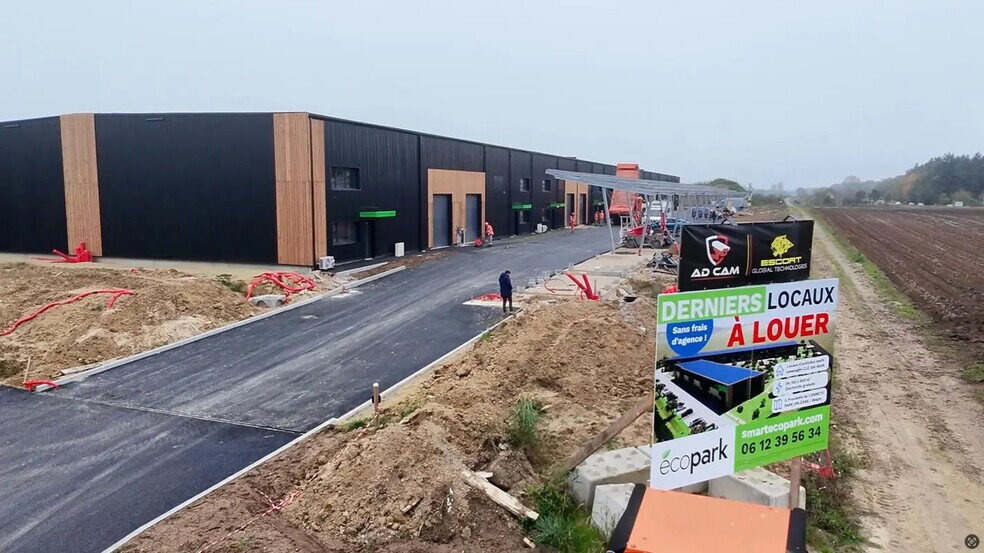 Local d’activités dans Cugnaux à louer - Photo de l’immeuble – Image 1 sur 12