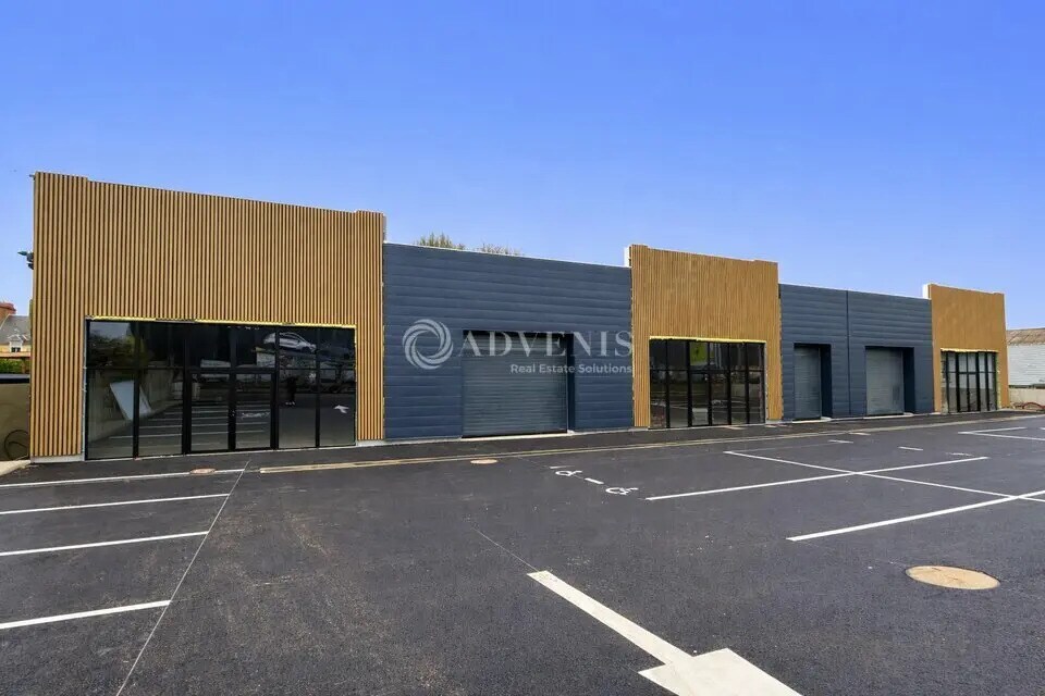 Local commercial dans Fleury-les-Aubrais à louer Photo de l’immeuble– Image 1 sur 5
