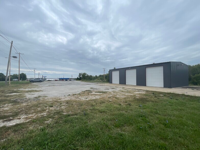 2704 N 291 Hwy, Harrisonville, MO à louer - Photo de l’immeuble – Image 3 sur 7