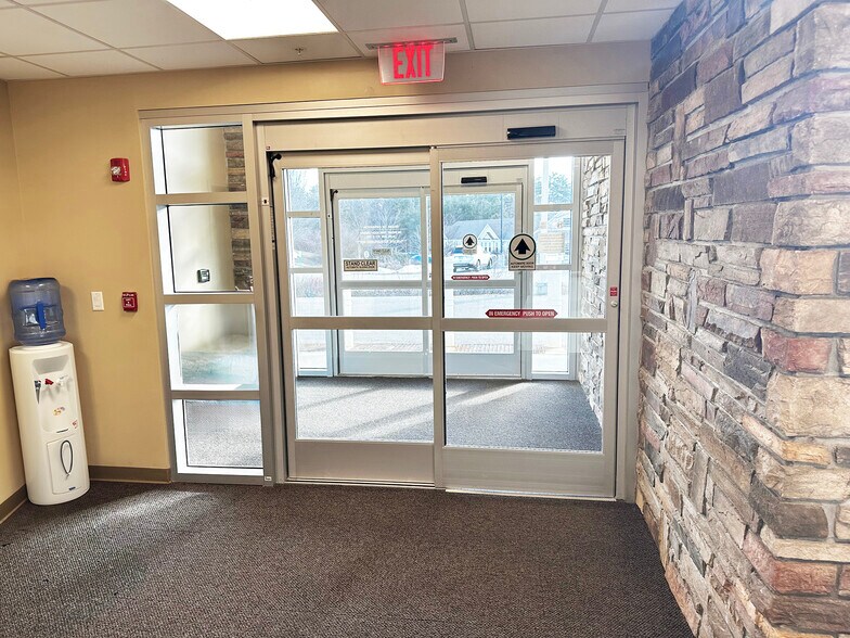 13 Healthcare Dr, Rochester, NH à louer - Photo de l’immeuble – Image 3 sur 5
