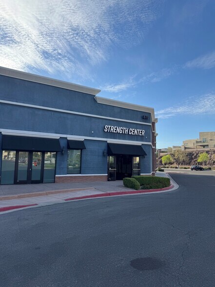 670 S Green Valley Pky, Henderson, NV à louer - Photo de l’immeuble – Image 1 sur 88