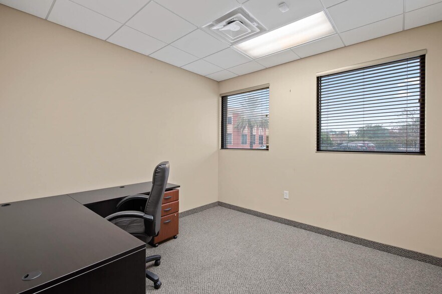 630 W Adams St, Jacksonville, FL à louer - Photo de l’immeuble – Image 3 sur 4