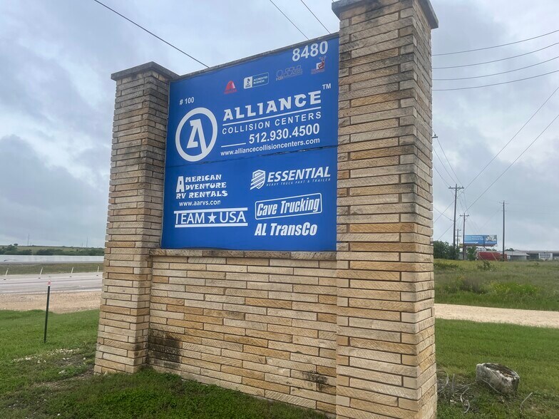 8480 N IH-35, Georgetown, TX à louer - Photo de l’immeuble – Image 2 sur 17