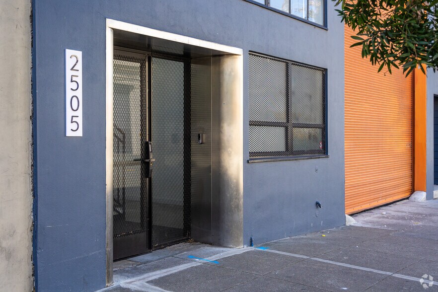 2505 Mariposa St, San Francisco, CA à vendre - Photo de l’immeuble – Image 2 sur 4