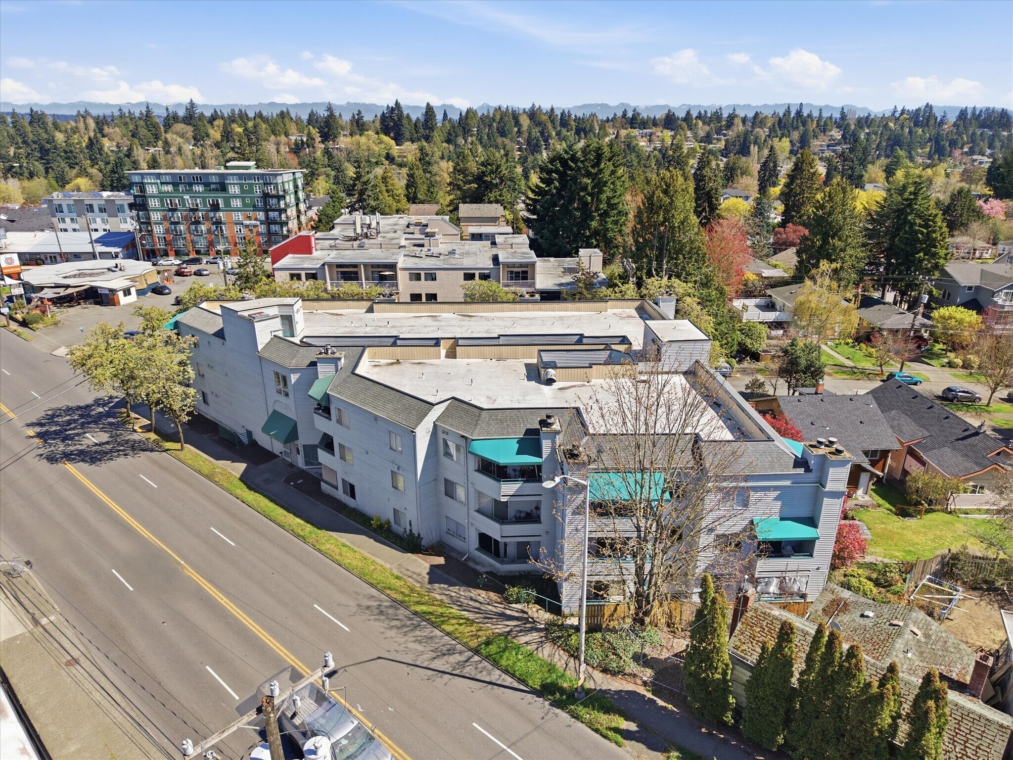 8320 Lake City Way NE, Seattle, WA à vendre Photo principale– Image 1 sur 31