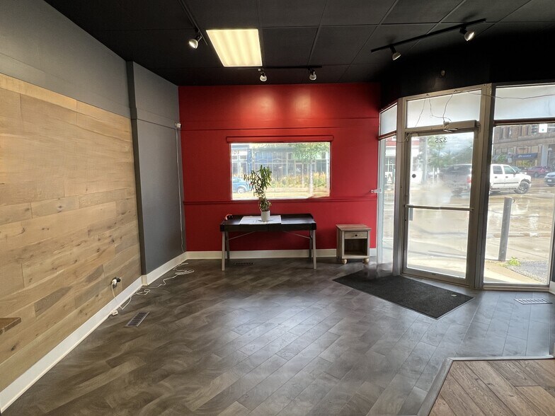 325 S Broadway, Rochester, MN à vendre - Photo intérieure – Image 2 sur 10