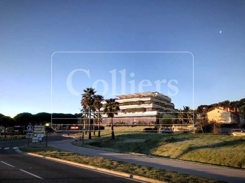 255 Avenue Marcel Paul (Rd 63), La Seyne-sur-Mer à louer - Photo de l’immeuble – Image 3 sur 10