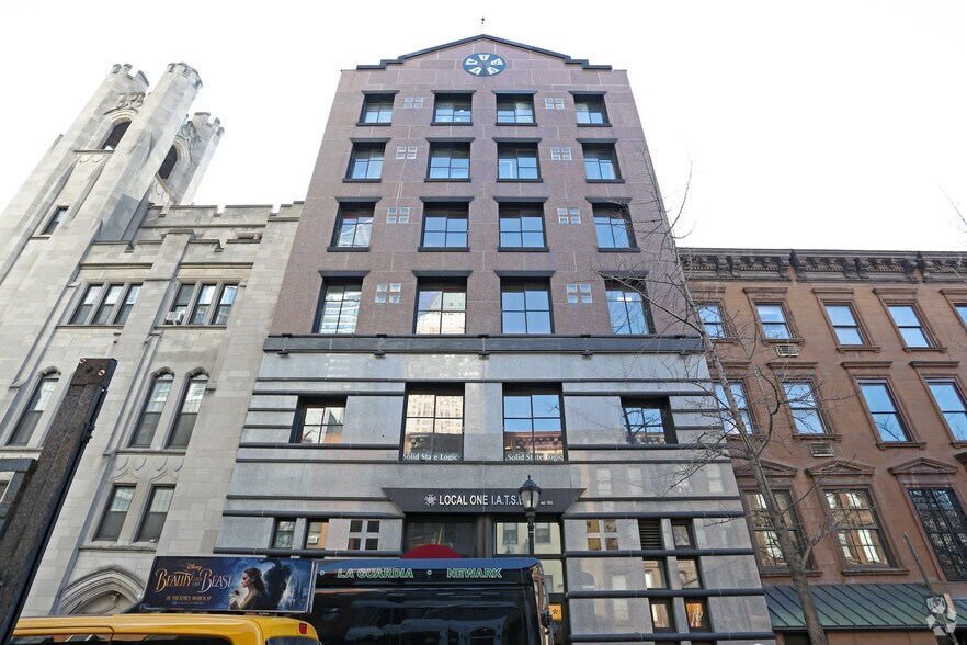 318-320 W 46th St, New York, NY à louer - Photo de l’immeuble – Image 2 sur 4