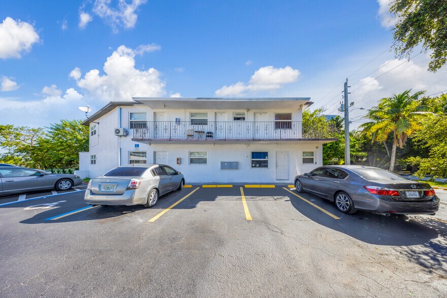 119 SE 9th St, Hallandale Beach, FL à vendre - Photo de l’immeuble – Image 2 sur 2