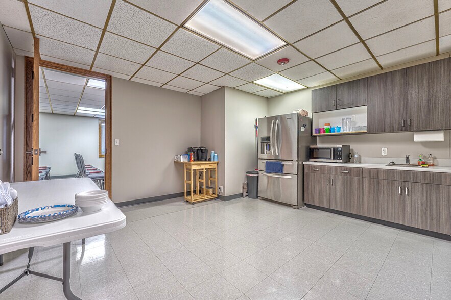 5950 E Admiral Pl, Tulsa, OK à vendre - Photo intérieure – Image 2 sur 43