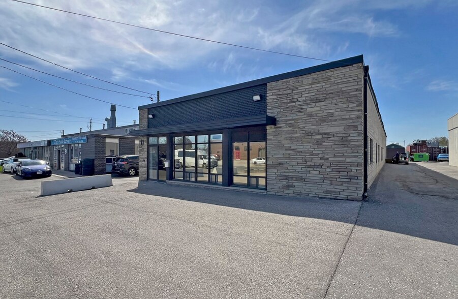 11 Millwick Dr, Toronto, ON à louer - Photo de l’immeuble – Image 2 sur 28
