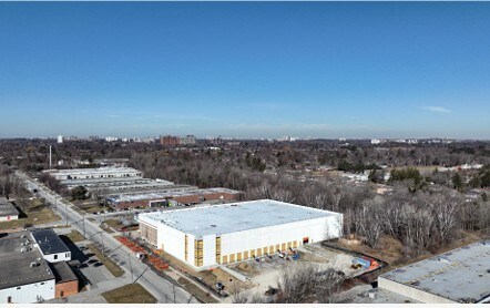 610 Coronation Dr, Toronto, ON à louer - Photo de l’immeuble – Image 3 sur 4
