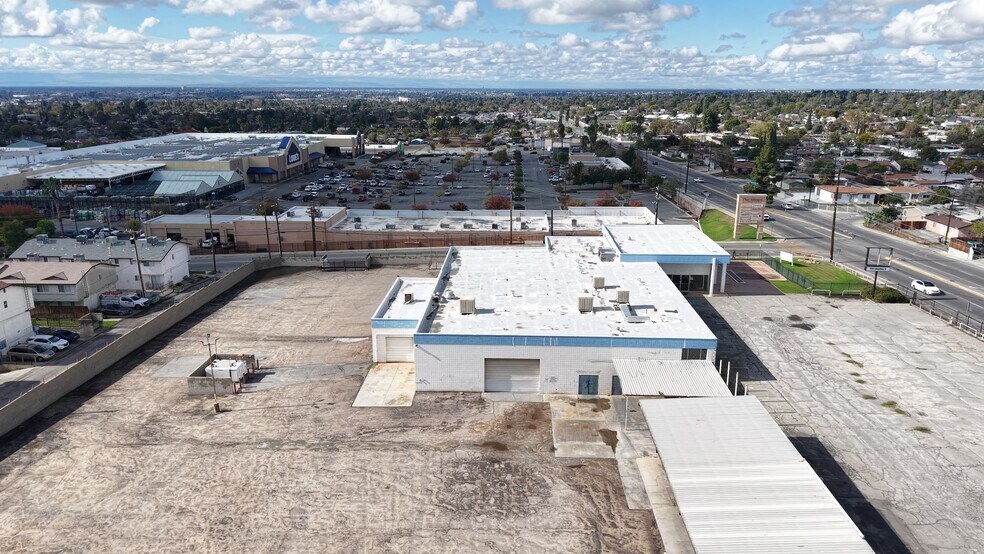 1919 Columbus St, Bakersfield, CA à louer - Vidéo sur l’annonce professionnelle – Image 3 sur 16