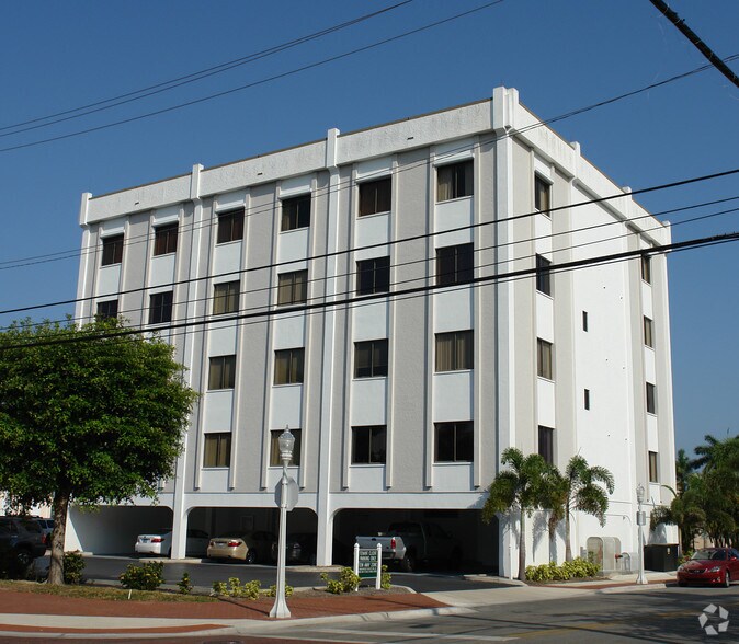 1375 Jackson St, Fort Myers, FL à louer - Photo de l’immeuble – Image 2 sur 4