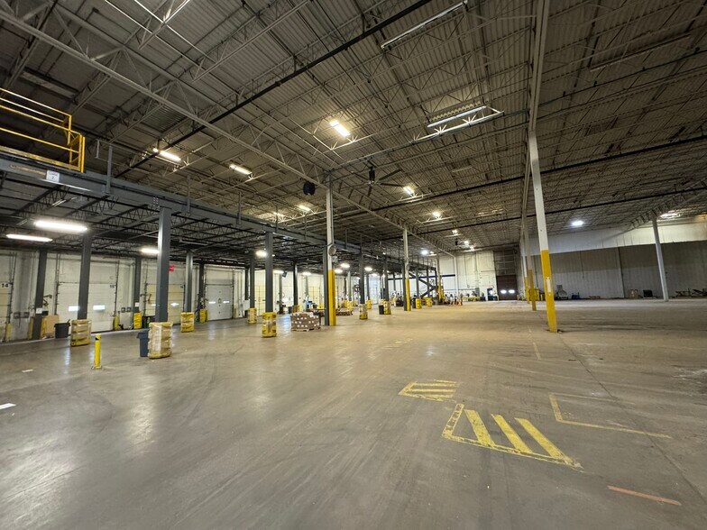 6812 Corporate Dr, Indianapolis, IN à vendre - Photo de l’immeuble – Image 3 sur 4