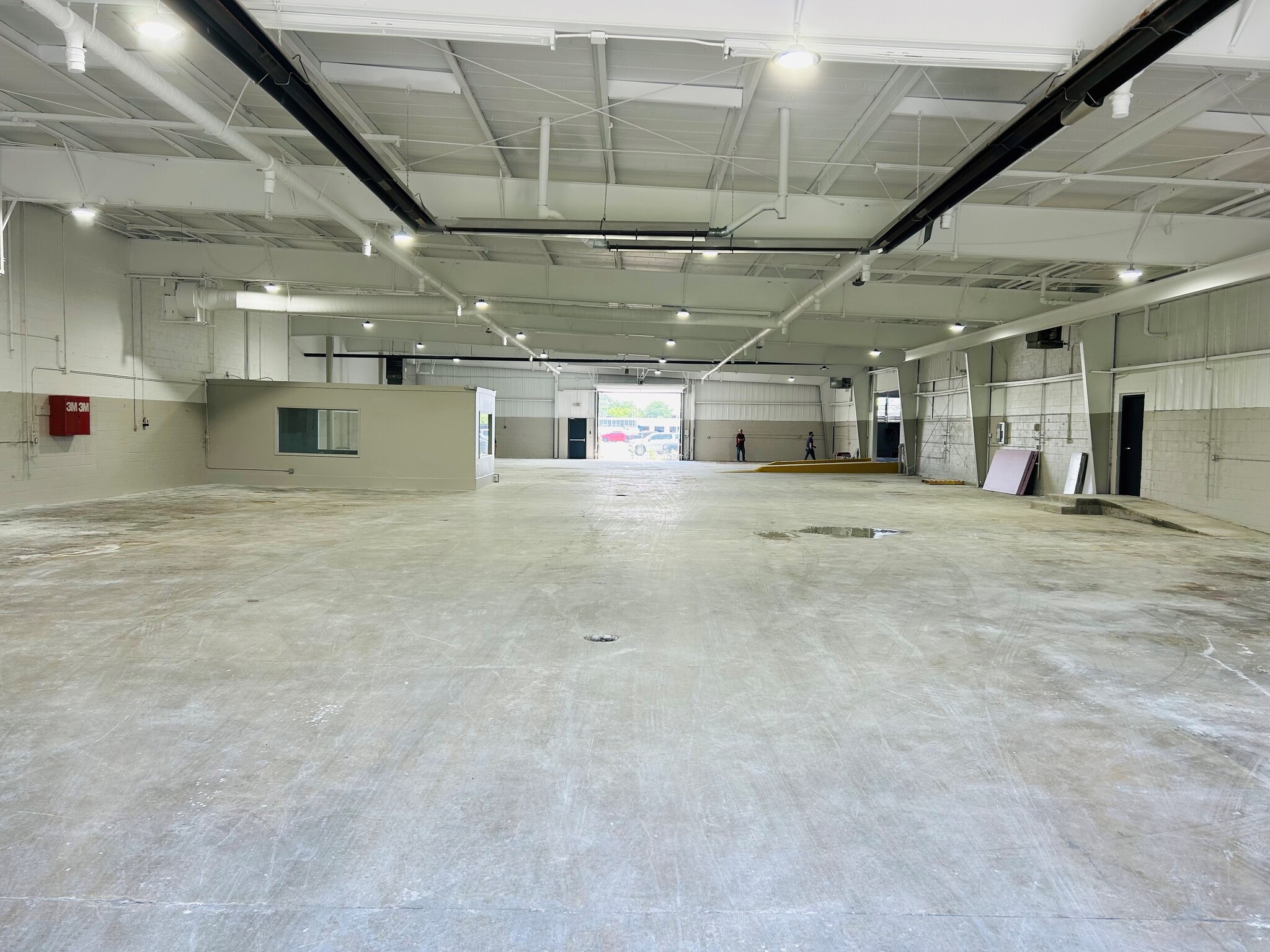 32000 Ford Rd, Garden City, MI à louer Photo intérieure– Image 1 sur 2
