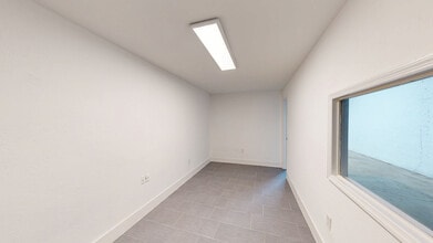 1612-1646 W 31st Pl, Hialeah, FL à louer Numérisation 3D Matterport– Image 2 sur 12