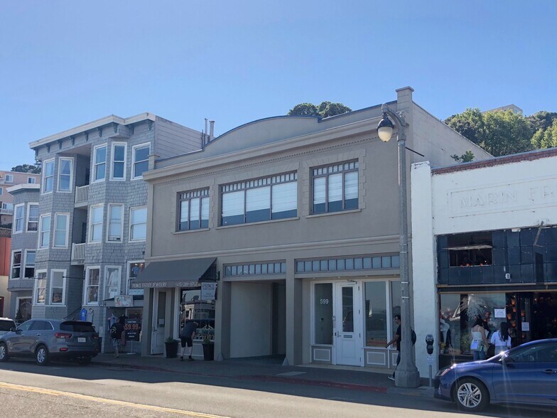 599 Bridgeway, Sausalito, CA à louer - Photo de l’immeuble – Image 1 sur 8