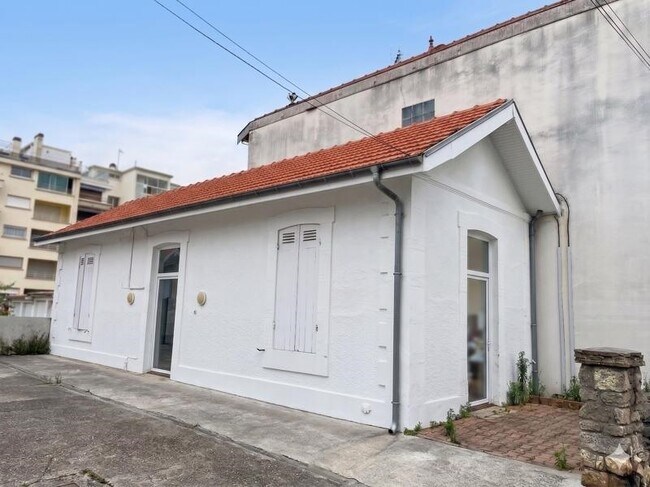 Plus de détails pour Bureau à vendre
