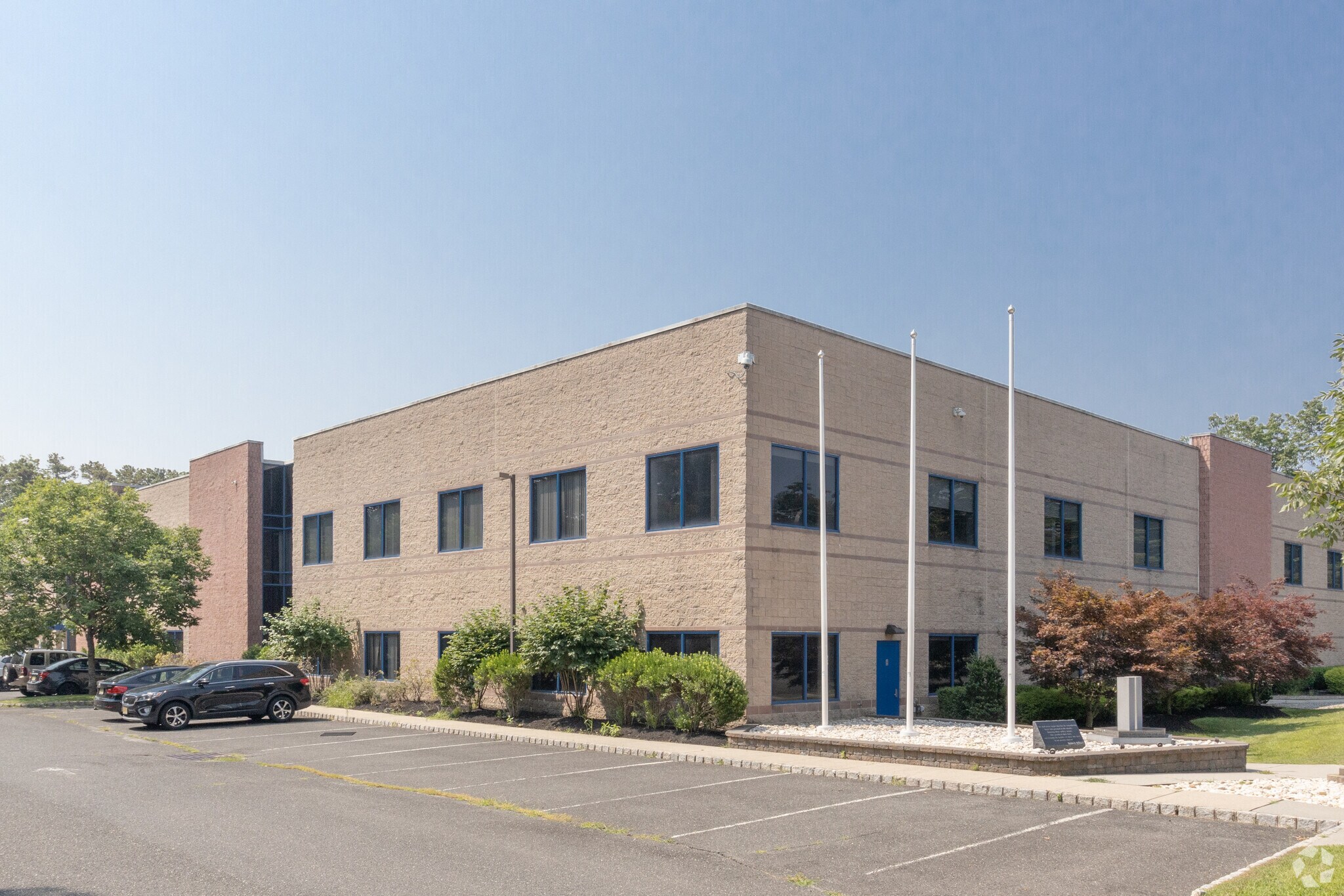 40 Christopher Way, Eatontown, NJ à louer Photo principale– Image 1 sur 11
