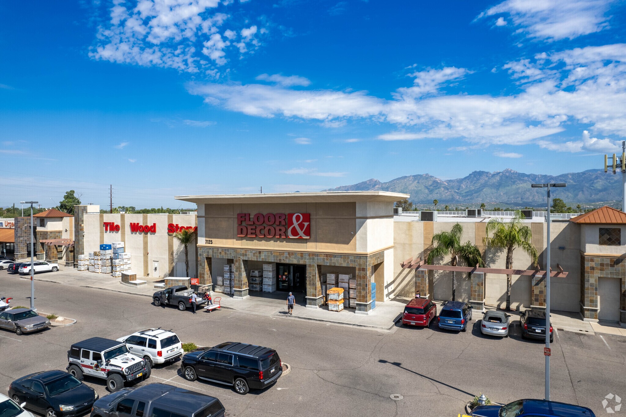 7105-7169 E Broadway Blvd, Tucson, AZ à louer Photo principale– Image 1 sur 10