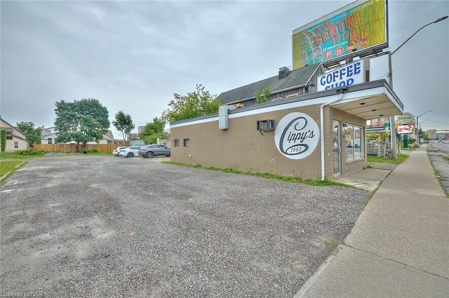 5784 Stanley Ave, Niagara Falls, ON à louer - Photo de l’immeuble – Image 2 sur 6