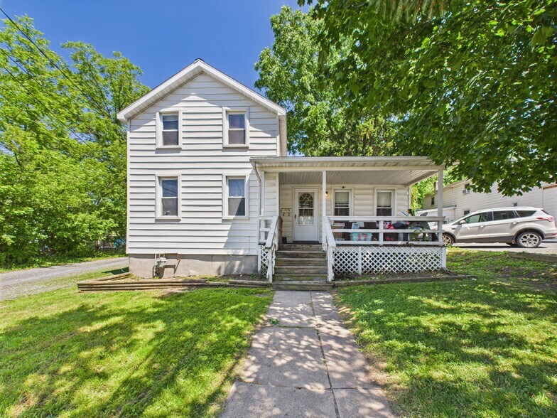 17 Perrine St, Auburn, NY à vendre - Photo principale – Image 1 sur 1