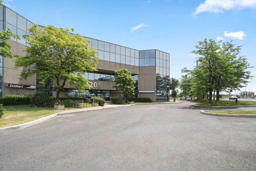 1205 Rue Ampère, Boucherville, QC à louer - Photo de l’immeuble – Image 3 sur 20