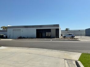 11022 Via El Mercado, Los Alamitos, CA à louer Photo intérieure– Image 1 sur 2