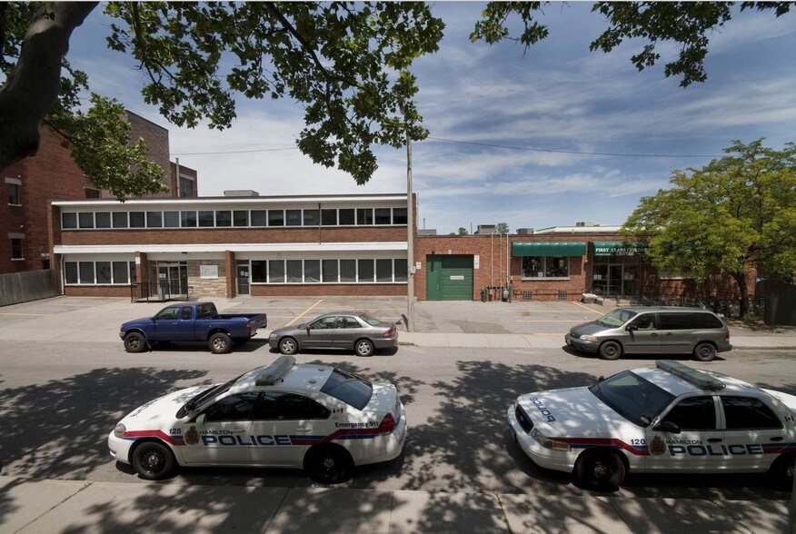 135 Rebecca St, Hamilton, ON à louer - Photo de l’immeuble – Image 3 sur 7
