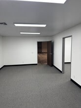 16312 Garfield Ave, Paramount, CA à louer Photo de l’immeuble– Image 2 sur 9