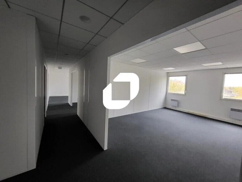 Bureau dans Loos à louer - Photo de l’immeuble – Image 2 sur 7