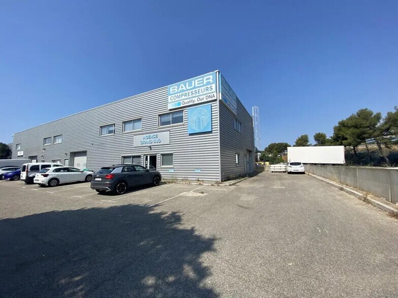 Local d’activités dans La Ciotat à louer - Photo de l’immeuble – Image 1 sur 10