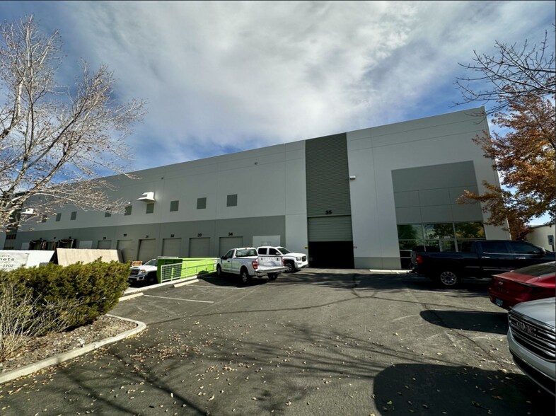 875 E Patriot Blvd, Reno, NV à louer - Photo de l’immeuble – Image 2 sur 6
