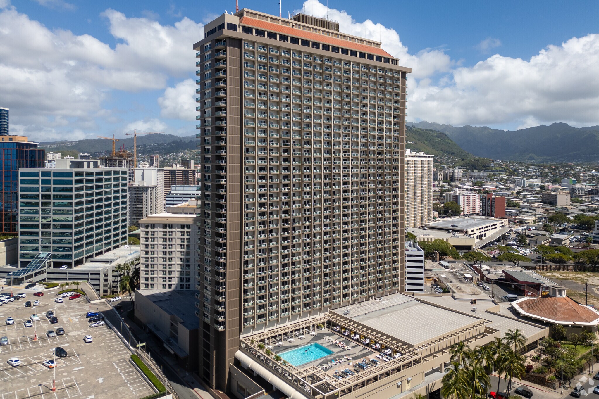 410 Atkinson Dr, Honolulu, HI à vendre Photo de l’immeuble– Image 1 sur 13