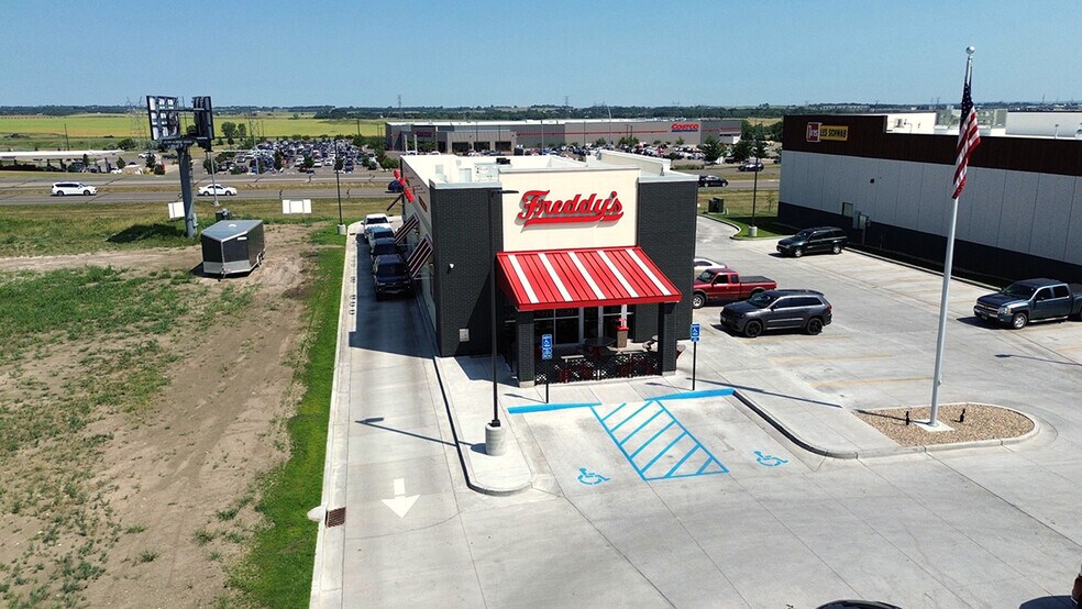 5511 Tree Top Ln, Bismarck, ND à vendre - Photo de l’immeuble – Image 3 sur 8